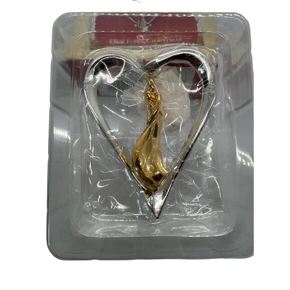 Hallmark Keepsake Ornament 2005 "Our First Christmas" New in Box - Picture 2 of 5